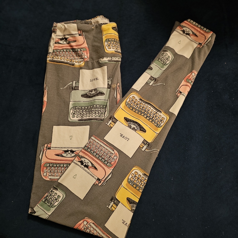 Leggings Typewriter Print Leggings - Picture 2 of 4